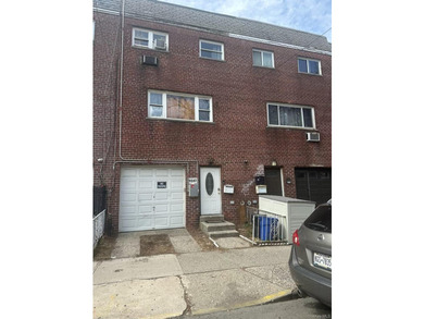 Welcome to 1317 Stratford Avenue, a well-maintained - photo 1