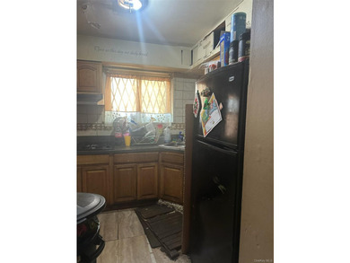 Welcome to 1317 Stratford Avenue, a well-maintained - photo 4