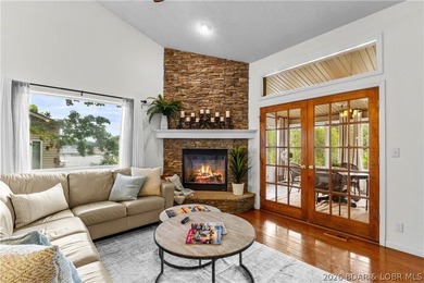 Location. Luxury. Lifestyle. This exceptional waterfront retreat - photo 12