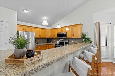 Location. Luxury. Lifestyle. This exceptional waterfront retreat - photo 14
