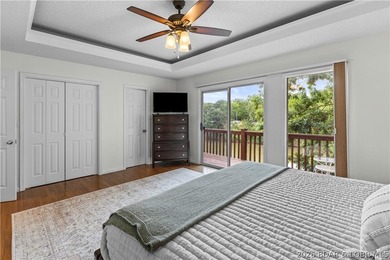 Location. Luxury. Lifestyle. This exceptional waterfront retreat - photo 18
