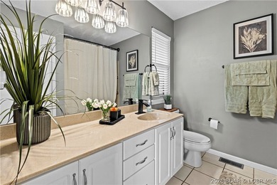 Location. Luxury. Lifestyle. This exceptional waterfront retreat - photo 20
