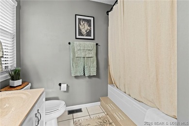 Location. Luxury. Lifestyle. This exceptional waterfront retreat - photo 21