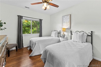 Location. Luxury. Lifestyle. This exceptional waterfront retreat - photo 36