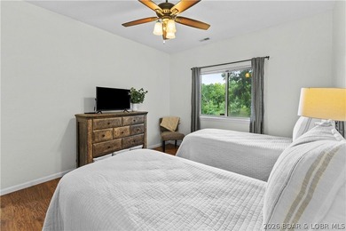 Location. Luxury. Lifestyle. This exceptional waterfront retreat - photo 37