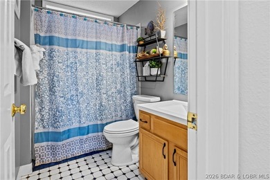 Location. Luxury. Lifestyle. This exceptional waterfront retreat - photo 38