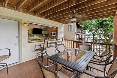 Location. Luxury. Lifestyle. This exceptional waterfront retreat - photo 39