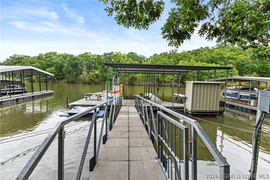 Location. Luxury. Lifestyle. This exceptional waterfront retreat - photo 46