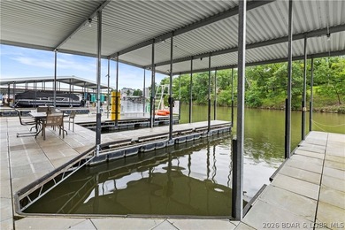 Location. Luxury. Lifestyle. This exceptional waterfront retreat - photo 47