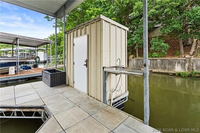 Location. Luxury. Lifestyle. This exceptional waterfront retreat - photo 48
