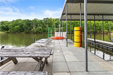 Location. Luxury. Lifestyle. This exceptional waterfront retreat - photo 49