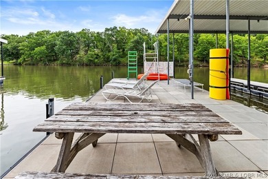 Location. Luxury. Lifestyle. This exceptional waterfront retreat - photo 50