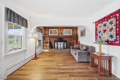 Prime location South of Montauk Highway! This spacious 4-bedroom - photo 4