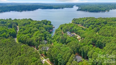 Welcome to lake living at its finest in the highly desirable - photo 4