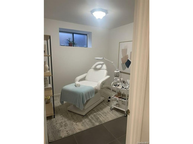 Lower-level condo in the heart of Forest Hills with flexible use - photo 14