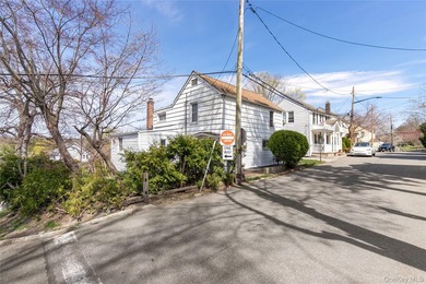 GREAT NECK RARE FIND! LEGAL 2 - FAMILY RESIDENCE located on a - photo 1