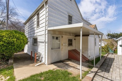 GREAT NECK RARE FIND! LEGAL 2 - FAMILY RESIDENCE located on a - photo 2