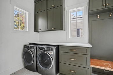 This stunning, brand-new Lowcountry cottage features 4 bedrooms - photo 32