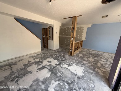 This 3 bedroom 2 bathroom home offers the ultimate blank canvas - photo 5