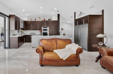 Beautifully updated 4BR/3BA pool home w/long lake views in - photo 12