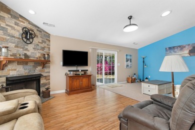 Rare opportunity in Azalea Place-homes here hardly ever hit the - photo 16