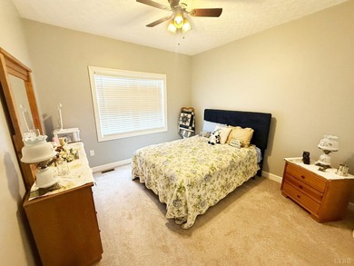 Nearly new, move-in ready home with over 1,800 square feet of - photo 16