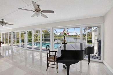 Beautifully updated 4BR/3BA pool home w/long lake views in - photo 16