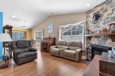 Rare opportunity in Azalea Place-homes here hardly ever hit the - photo 17