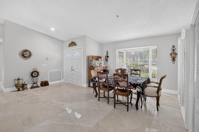 Beautifully updated 4BR/3BA pool home w/long lake views in - photo 17