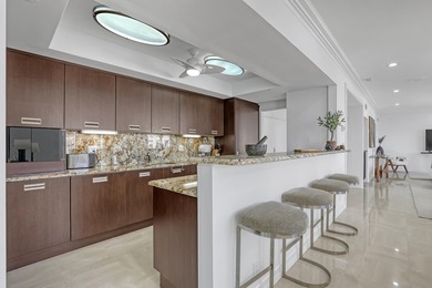 Beautifully refreshed, this spacious 2-bedroom residence (easily - photo 7