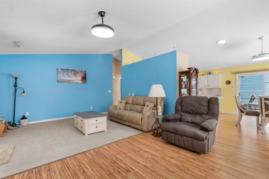 Rare opportunity in Azalea Place-homes here hardly ever hit the - photo 19