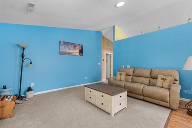 Rare opportunity in Azalea Place-homes here hardly ever hit the - photo 20