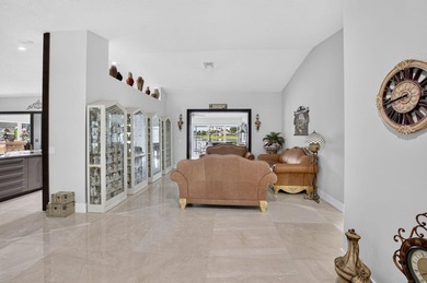Beautifully updated 4BR/3BA pool home w/long lake views in - photo 44