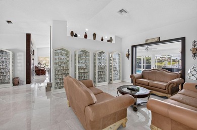 Beautifully updated 4BR/3BA pool home w/long lake views in - photo 45