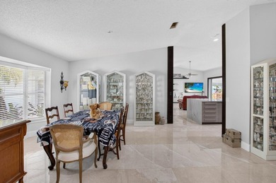 Beautifully updated 4BR/3BA pool home w/long lake views in - photo 46