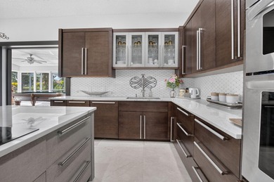 Beautifully updated 4BR/3BA pool home w/long lake views in - photo 48