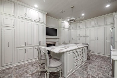 EXQUISITE. Seeing is believing. Amenities & storage galore - photo 12