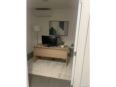 Lower-level condo in the heart of Forest Hills with flexible use - photo 12