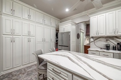 EXQUISITE. Seeing is believing. Amenities & storage galore - photo 13