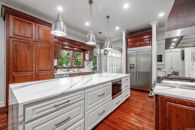 EXQUISITE. Seeing is believing. Amenities & storage galore - photo 15