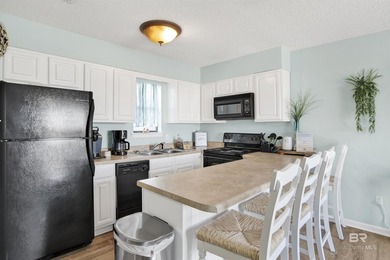 Charming 1 bedroom/1 bath condo completely renovated & turn-key - photo 7