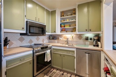 This exceptional four-bedroom, 3.5 baths unique residence offers - photo 38