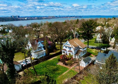 Classic Center Hall Colonial completely renovated. Extra large - photo 1