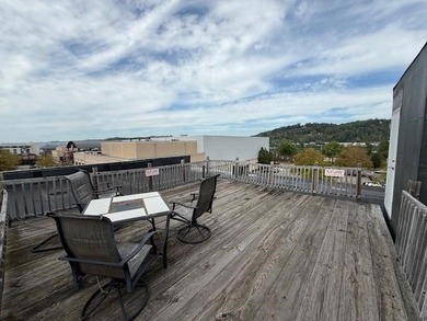 PRIME DOWNTOWN HUNTINGTON INVESTMENT OPPORTUNITY  This fully