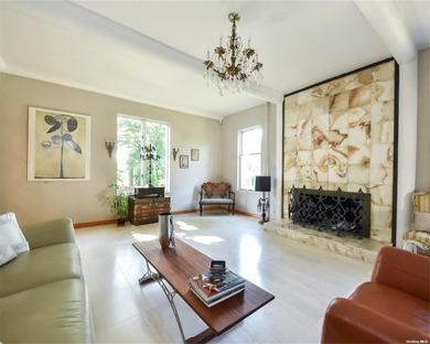 Classic Center Hall Colonial completely renovated. Extra large - photo 8