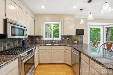 Extraordinary 3-bedroom waterfront home offering breathtaking - photo 12