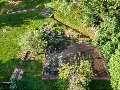 A Rare Organic Homestead - Grounded in Self-Reliance and Natural - photo 12