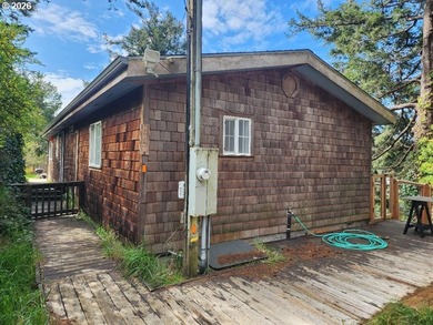 Enjoy coastal living in this charming 3 bedroom, 2 bathroom home - photo 20