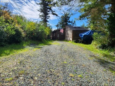 Enjoy coastal living in this charming 3 bedroom, 2 bathroom home - photo 25