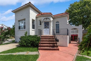Welcome to 720 Franklin Blvd!!! A distinctive corner property - photo 2